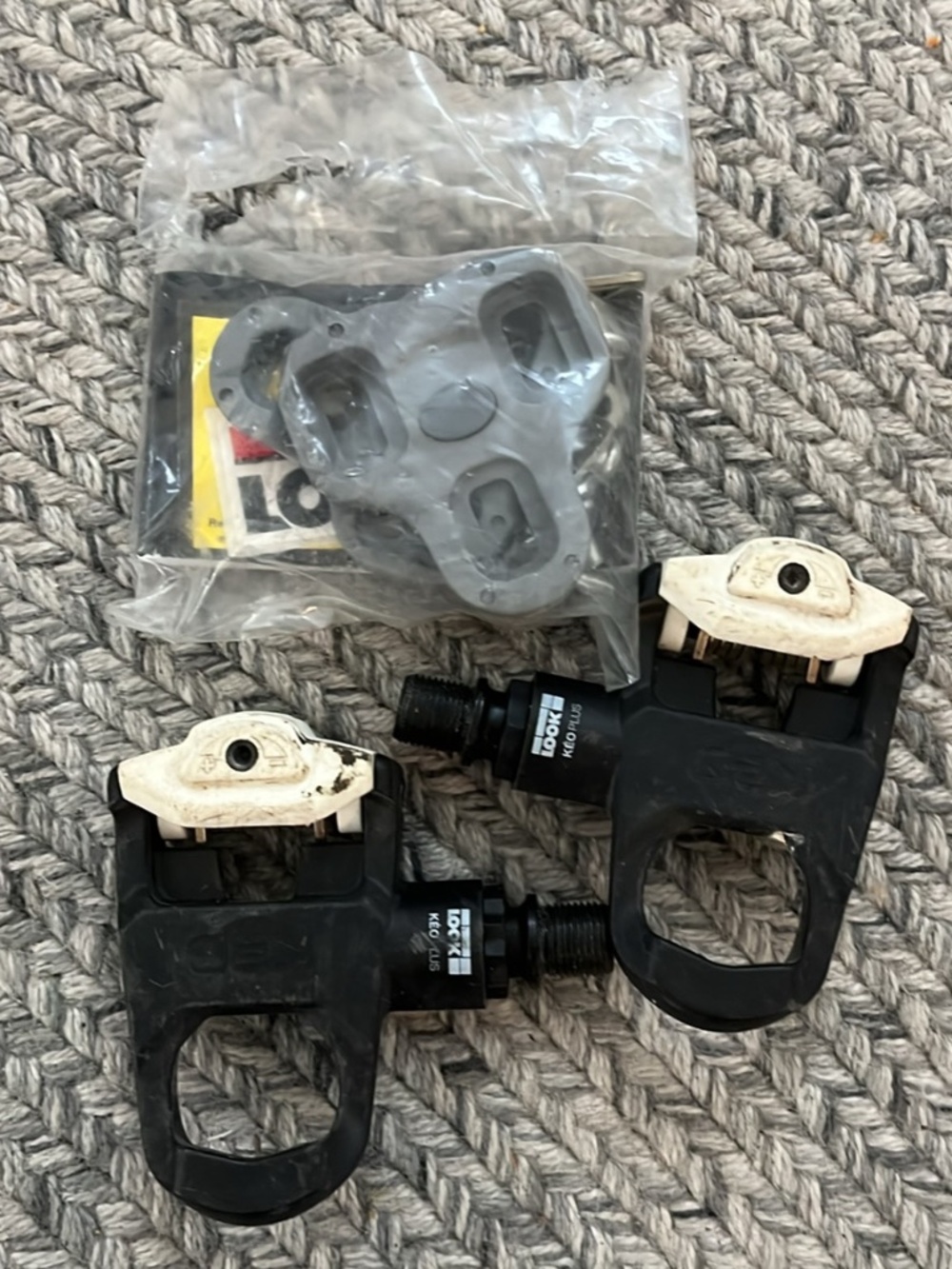 Look Keo bike pedals and clips